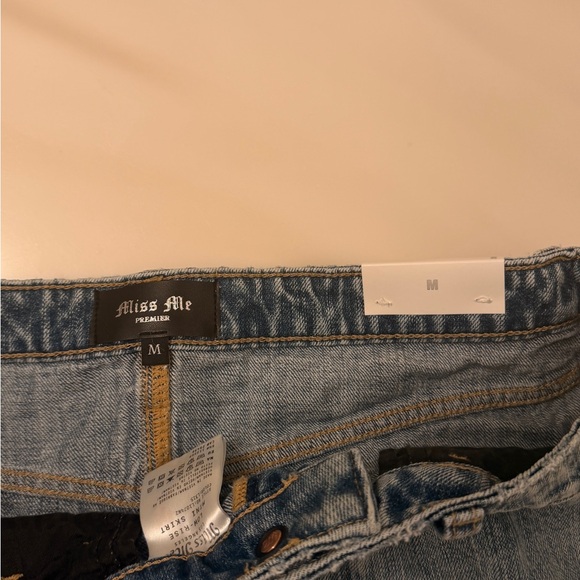 NWTS Miss Me low rise light wash mini skirt - Picture 4 of 7